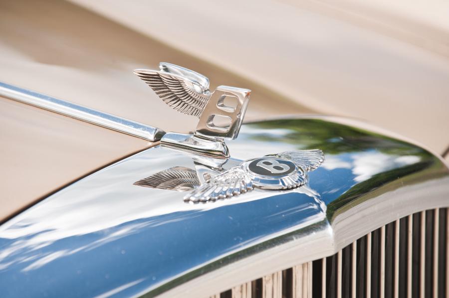Детали экстерьера Bentley T1 1965 года  (фото 12 из 27)